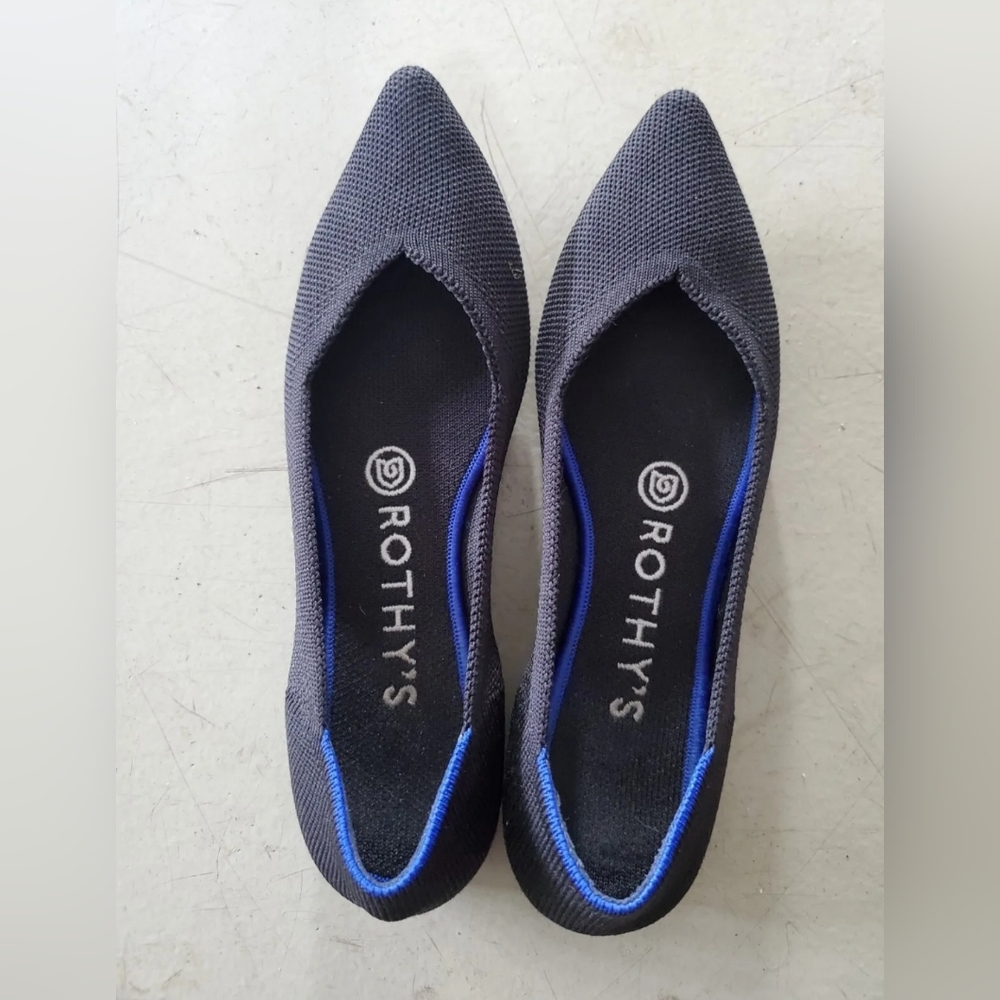 Rothys Pointed Toe Flats size 6 in black